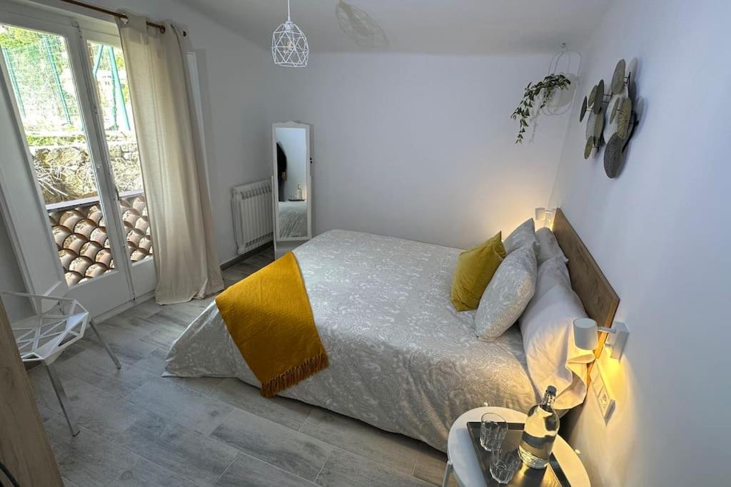 Habitacion Roca Foradada En Casa Cami De Les Aiguees Monistrol De Montserrat Εξωτερικό φωτογραφία